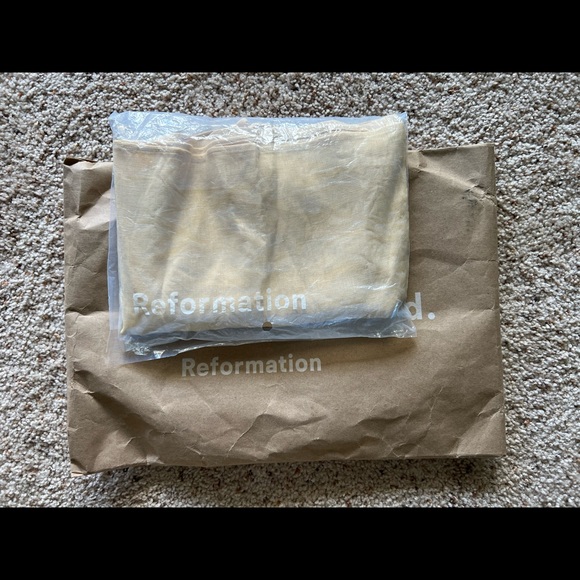 Reformation Yellow Roarke Mini Linen Sweetheart Sleeveless Parmesan color - Picture 6 of 12